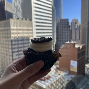 La Luna Cupcakes - Asteroid Cookies & Cream Cupcake - Desserts Near Me - San Francisco, California La Luna Cupcakes - Asteroid Cookies & Cream Cupcake - Desserts Near Me - San Francisco, California