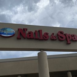 Paradise Nails & Spa - Front sign.