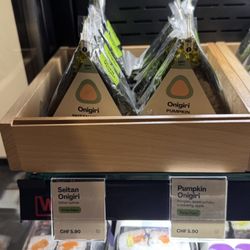 Yooji's Bahnhofstrasse - Pumpkin and seitan onigiri