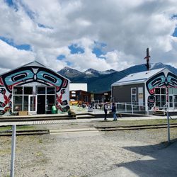 Caribou Crossing Trading Post - Outside view