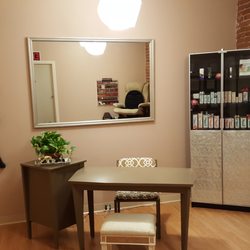 Meka Body and Skincare - Reception& retail area