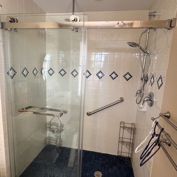 Manny Handyman & Homewatch - Shower door - Handyman Near Me Manny Handyman & Homewatch - Shower door - Handyman Near Me