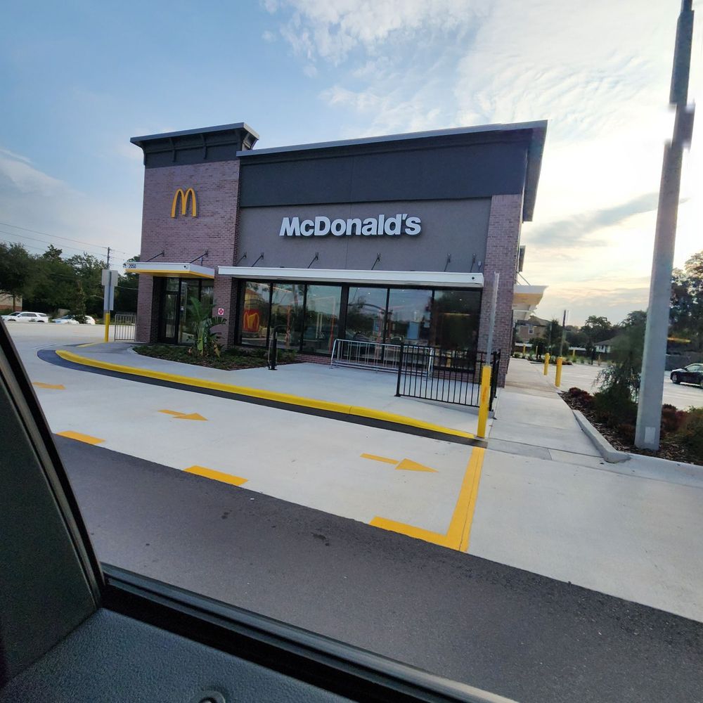 McDonald's - Burgers Near Me - Oviedo, Florida McDonald's - Burgers Near Me - Oviedo, Florida