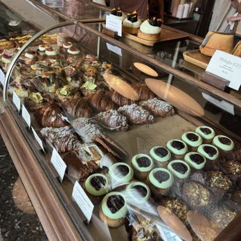 Del Sur Bakery & Cafe - Pastries - Filipino Near Me - Chicago, Illinois