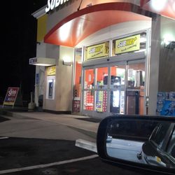 Sams Mart Car Wash #521 - There's a Subway and ATM attached
