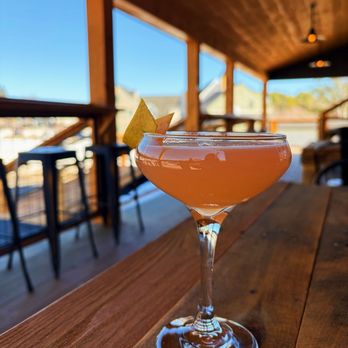 Wiggly Bridge Distillery - Grapefruit Gin Gimlet - Distilleries Near Me - York, Maine Wiggly Bridge Distillery - Grapefruit Gin Gimlet - Distilleries Near Me - York, Maine