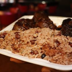 G's Pot Caribbean Kitchen & Lounge - Brown Stew Chicken with rice and pices