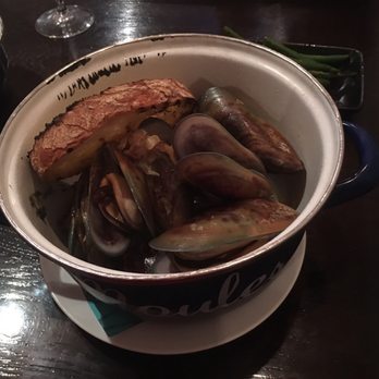 Fishbone Bar & Grill - Muscles!! - Seafood Near Me - Queenstown, OTA