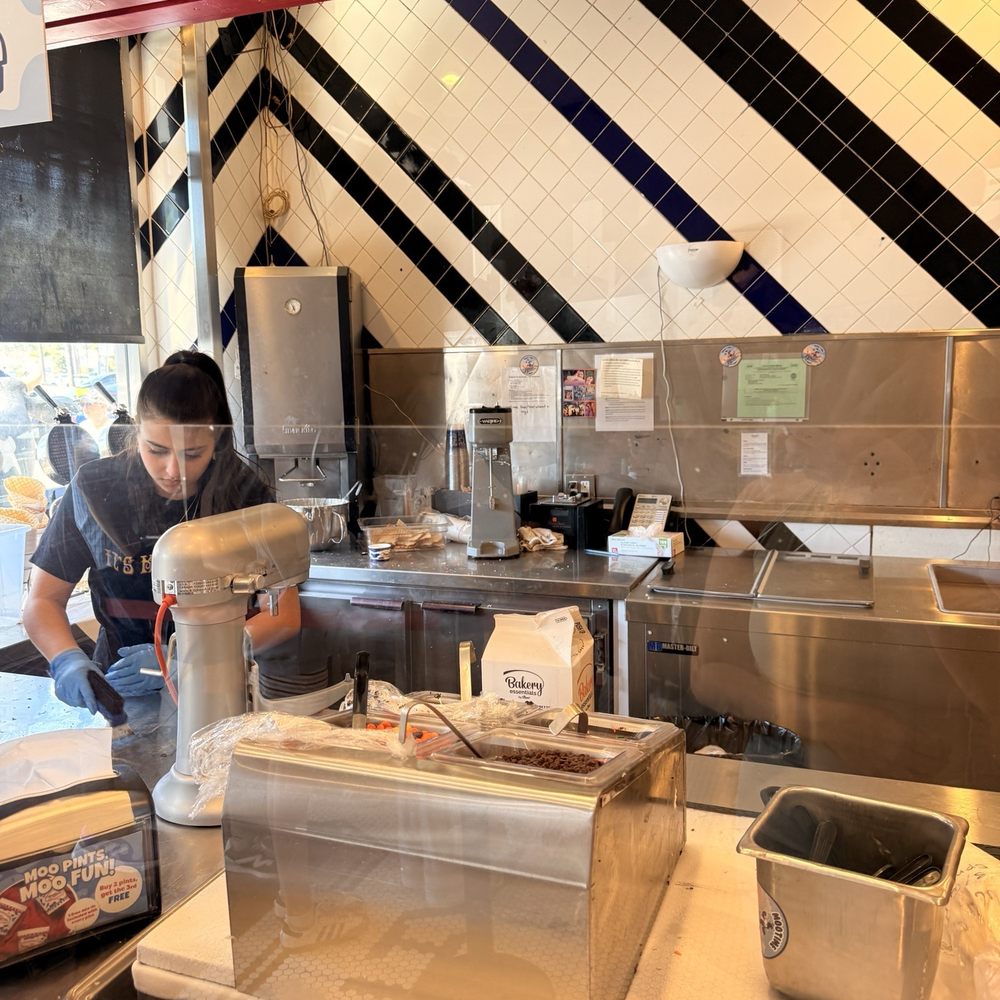 MooTime Creamery - Ice cream making - Ice Cream & Frozen Yogurt Near Me - Coronado, California MooTime Creamery - Ice cream making - Ice Cream & Frozen Yogurt Near Me - Coronado, California