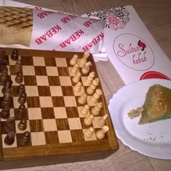 Sultan Kebab - Cukinia, baklawa i szachy