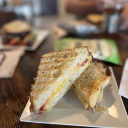 House of Cheese - Grilled cheese