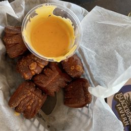 Pretzel bites and cheese sauce