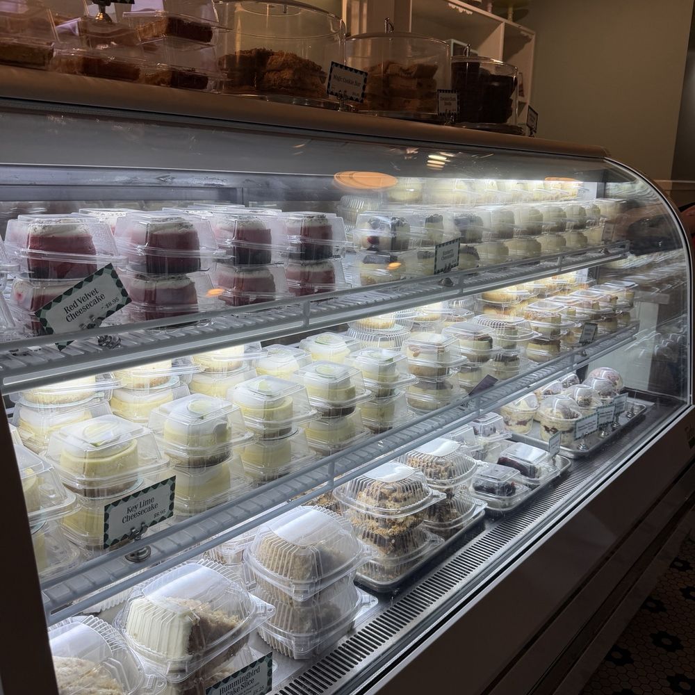 Magnolia Bakery - Vibe - Bakeries Near Me - Chicago, Illinois