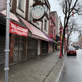Between 2 Buns - Storefront - American Near Me - Vancouver, British Columbia