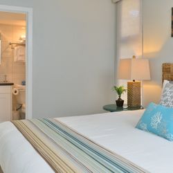 Two White Chairs - Koa Lagoon - furnishings