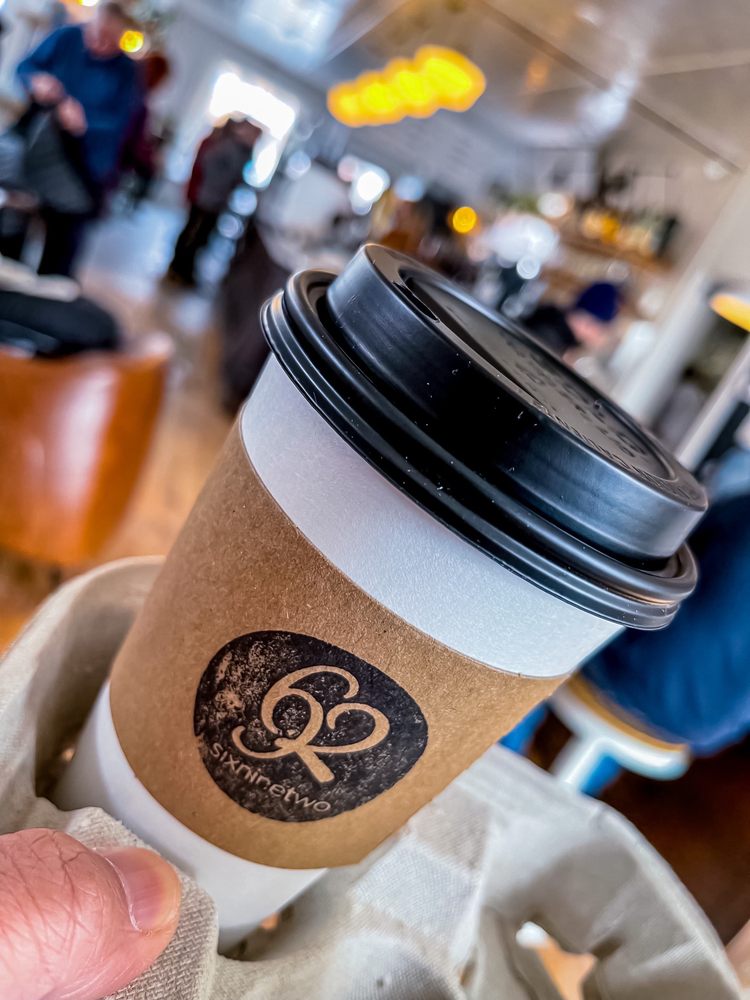 692 Coffee And Bar Logo