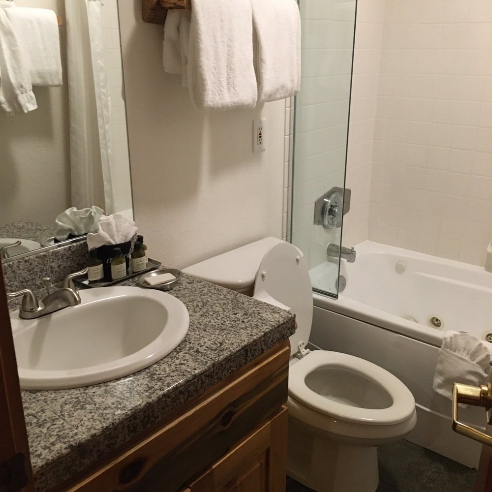 Red Wolf Lodge at Squaw Valley - Bathroom - Hotels Near Me - Olympic Valley, California Red Wolf Lodge at Squaw Valley - Bathroom - Hotels Near Me - Olympic Valley, California