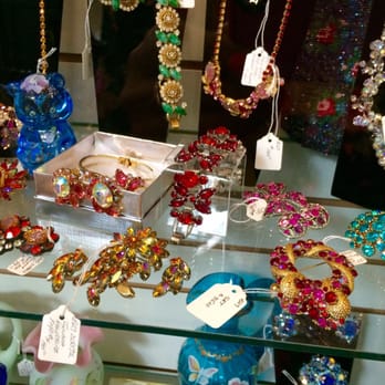 Traditions Antique Mall - Sparkly baubles-2016 - Antiques Near Me - Wildwood, Florida Traditions Antique Mall - Sparkly baubles-2016 - Antiques Near Me - Wildwood, Florida