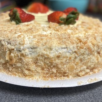Rayne Bakery - Strawberry Crumble Crunch Kake - Desserts Near Me Rayne Bakery - Strawberry Crumble Crunch Kake - Desserts Near Me