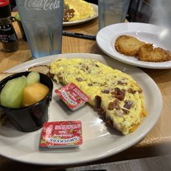 Atlanta Braves All Star Grill - Braves Omelette with hash browns, fruit and toast (1 out of 5)