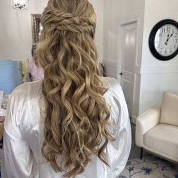 Posh KC - back of bride's hair - Blow Dry/Out Services Near Me - Kansas City, Missouri Posh KC - back of bride's hair - Blow Dry/Out Services Near Me - Kansas City, Missouri