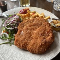 The Albion Hotel - Chicken schnitzel