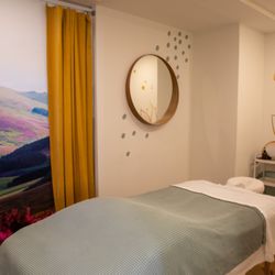 Why Knot Massage & Wellness - Treatment room.