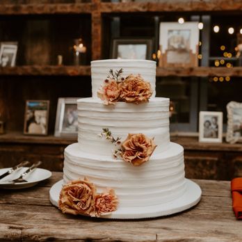 Flowers by Árvore De Luz - Cake florals - Florists Near Me Flowers by Árvore De Luz - Cake florals - Florists Near Me