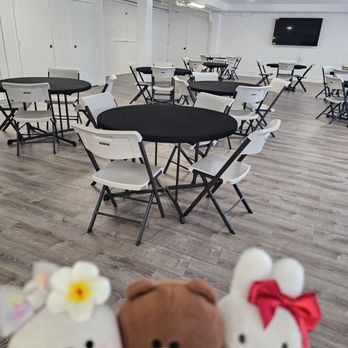 Nuuanu Cookhouse - Clean and spacious inside! - Hawaiian Near Me - Urban Honolulu, Hawaii