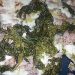 Anema e Cozze - pizza con friarelli e salsiccia