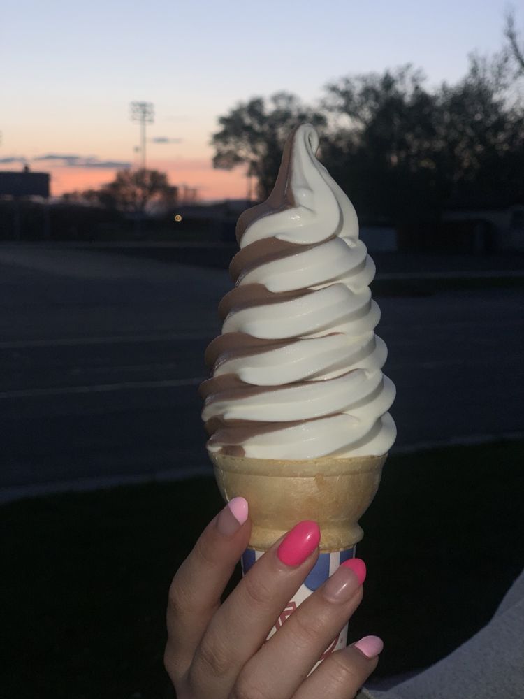 DAIRY FREEZE Updated September 2024 11 Photos & 30 Reviews 204