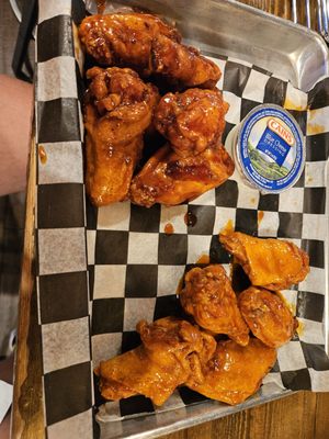 Wingnutz Bar and Grill by null