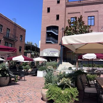 Old Town Pasadena - Landmarks & Historical Buildings Near Me - Pasadena, California