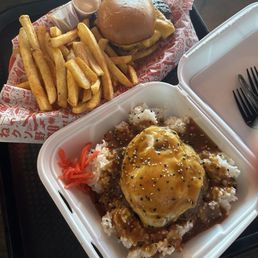 Cheeseburger loco moco Plain Fries (Solo) Cheeseburger loco moco Plain Fries (Solo)