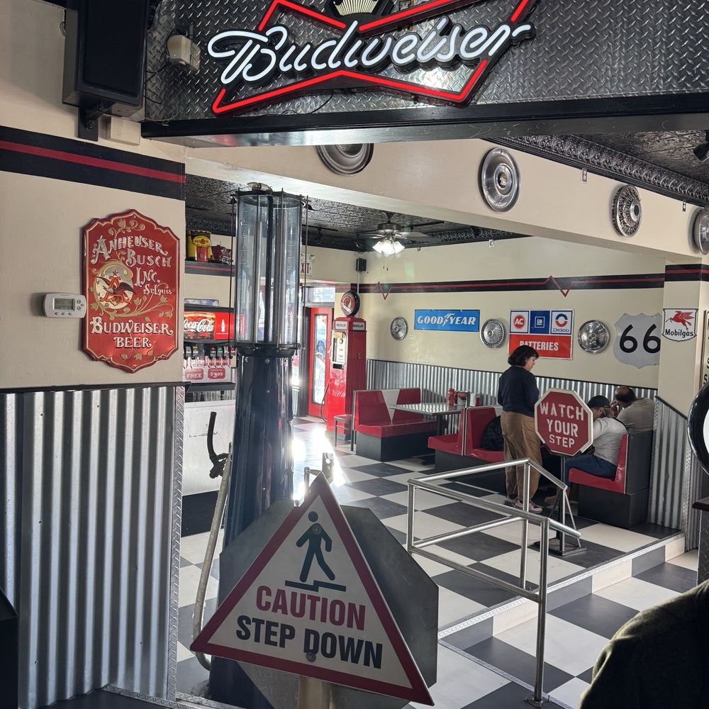 Cruiser's Cafe 66 - da steps - American Near Me - Williams, Arizona Cruiser's Cafe 66 - da steps - American Near Me - Williams, Arizona