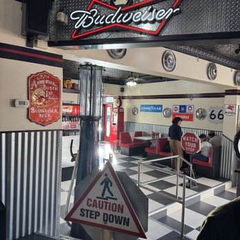 Cruiser's Cafe 66 - da steps - American Near Me - Williams, Arizona