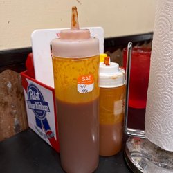 The Pig On Beale - Condiments on the table