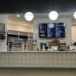 Bayside Cafe - Good drink choices, limited food menu, and reasonable prices !