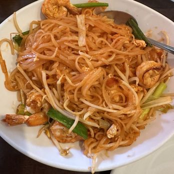 Phnom Penh House - Shrimp pad thai - Cambodian Near Me - Alameda, California