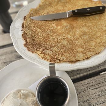 Mud Hen Water - Banana pancakes - Hawaiian Near Me - Honolulu, Hawaii