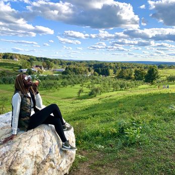 March Farms - Rolling hills - Fruits & Veggies Near Me - Bethlehem, Connecticut
