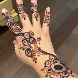 Sony's Eyebrows & More - I got this mehndi done from this place and I love it