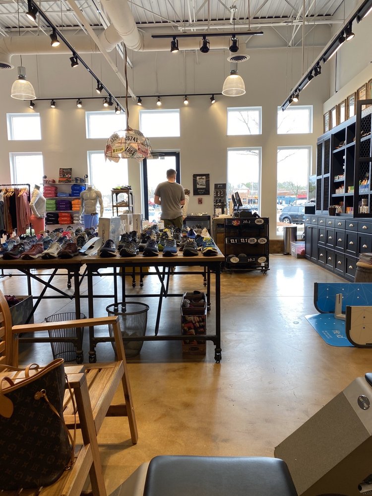 FLEET FEET 27 Photos & 28 Reviews 9700 Medlock Bridge Rd, Johns