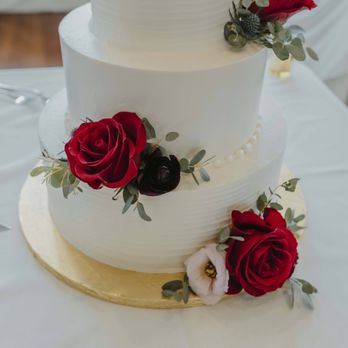 DeEtta's Bakery - Photo Credit: Lauren Klusman Photography - Bakeries Near Me - Naperville, Illinois DeEtta's Bakery - Photo Credit: Lauren Klusman Photography - Bakeries Near Me - Naperville, Illinois