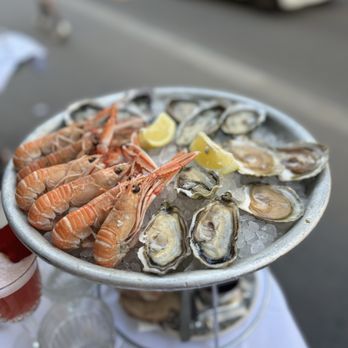 Les Antiquaires - Oyster sampler and an order of a la carte langoustine - Bistros Near Me - Paris, 75 Les Antiquaires - Oyster sampler and an order of a la carte langoustine - Bistros Near Me - Paris, 75