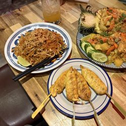 Rim Thanon Thai Kitchen - Dinner