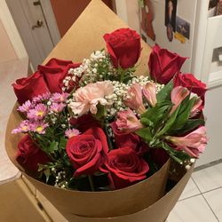 Angelone's Florist & Flower Delivery - Gorgeous Valentine's Day bouquet.