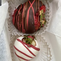 Chocolate Cottage - Chocolate covered strawberries