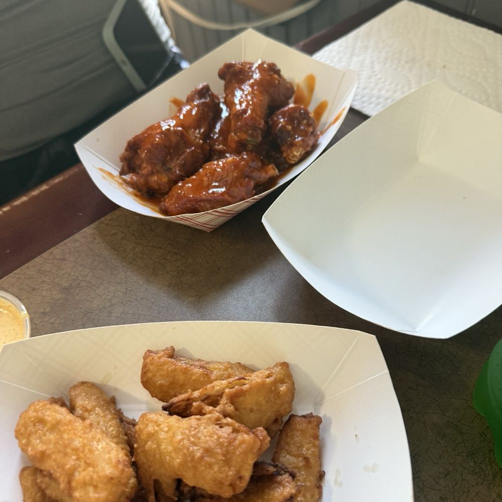 Skinny's BBQ - Wings and onion chips - Barbeque Near Me - Friedens, Pennsylvania Skinny's BBQ - Wings and onion chips - Barbeque Near Me - Friedens, Pennsylvania