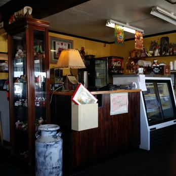 Farmhouse Restaurant - Quaint country front counter. - American Near Me - Benson, Arizona Farmhouse Restaurant - Quaint country front counter. - American Near Me - Benson, Arizona